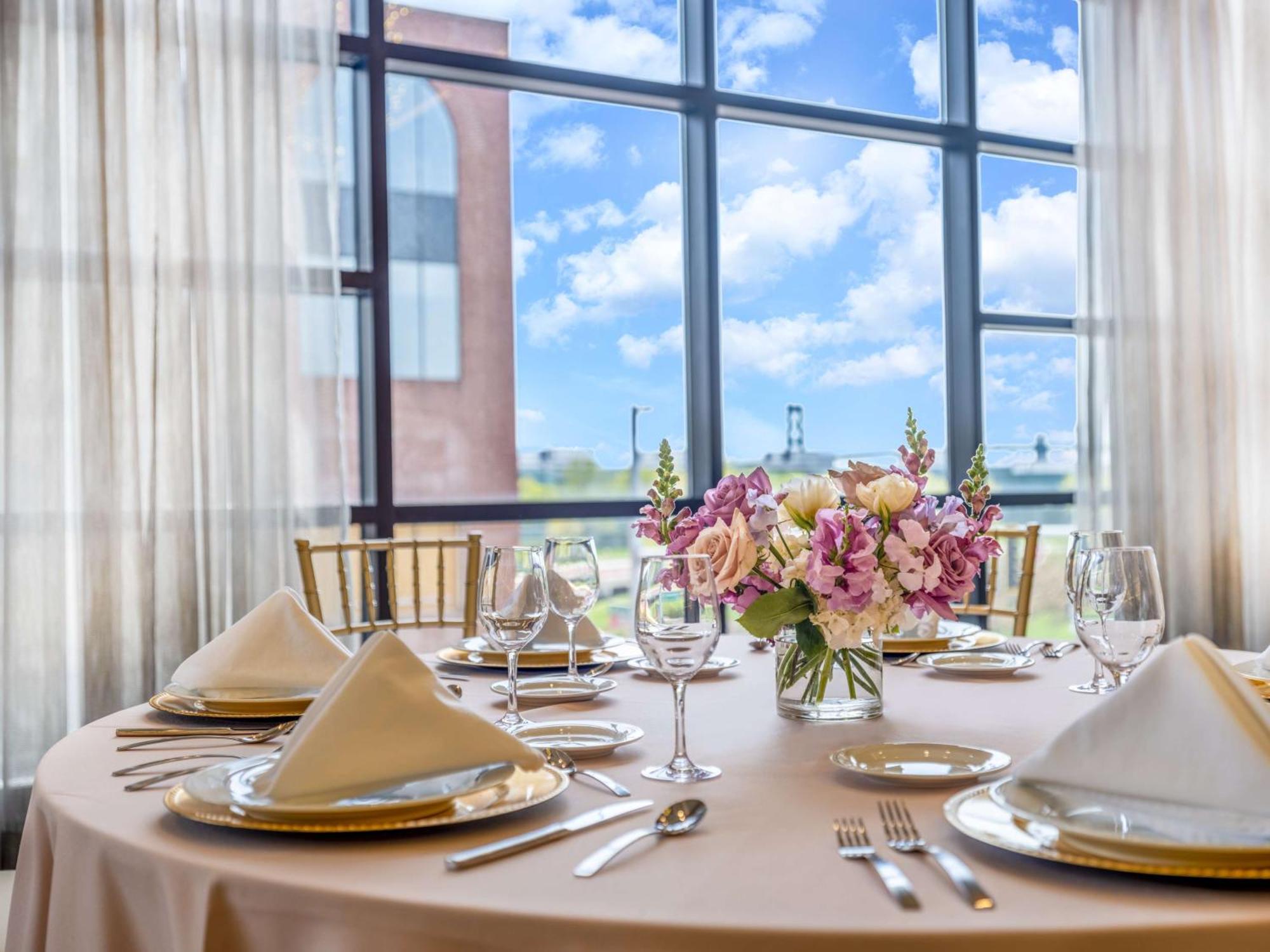 Hilton Garden Inn Toledo Downtown Exterior foto